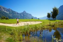 Der Golfplatz in Braz bietet beste Bedingungen für Deine Partie. • © Alpenregion Bludenz Tourismus, Joachim Stretz