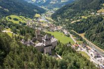 Ramingstein mit der Burg Finstergrün im Salzburger Lungau. • © Ferienregion Lungau
