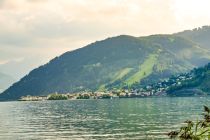 Blick über den Zeller See auf den Ort Zell am See.  • © alpintreff.de - Christian Schön