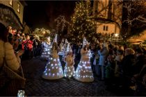 Die Weihnachtsumzüge auf dem Erlebnis-Weihnachtsmarkt in Bad Hindelang sind sehr beeindruckend. • © Erlebnis-Weihnachtsmarkt Bad Hindelang