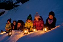 Vor allem auch für Kinder mega: Die Laternenwanderung in See im Paznaun findet auch in der Saison 2022/2023 statt. • © TVB Paznaun - Ischgl