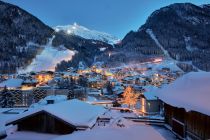 Zur Bodenalpe im Fimbatal führt diese Schneeschuhwanderung in Ischgl. Und zwar des Abends in wunderbarer Stimmung. • © TVB Paznaun - Ischgl