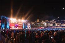 So sieht ein Konzert auf dem Parkplatz der Silvrettabahn in Ischlg aus.  • © TVB Paznaun – Ischgl