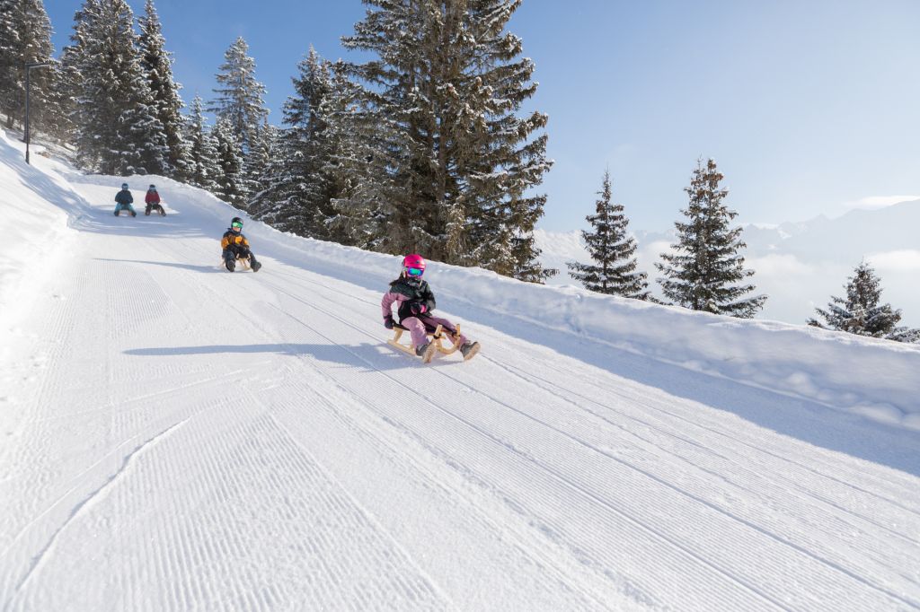 Hexen-Rodelbahn - Fiss in der Region Serfaus-Fiss-Ladis - Die Hexen-Rodelbahn befindet sich in Fiss in Tirol. Du kannst bequem mit der Schönjochbahn bis zur Mittelstation fahren. - © Serfaus-Fiss-Ladis Marketing GmbH, Andreas Kirschner