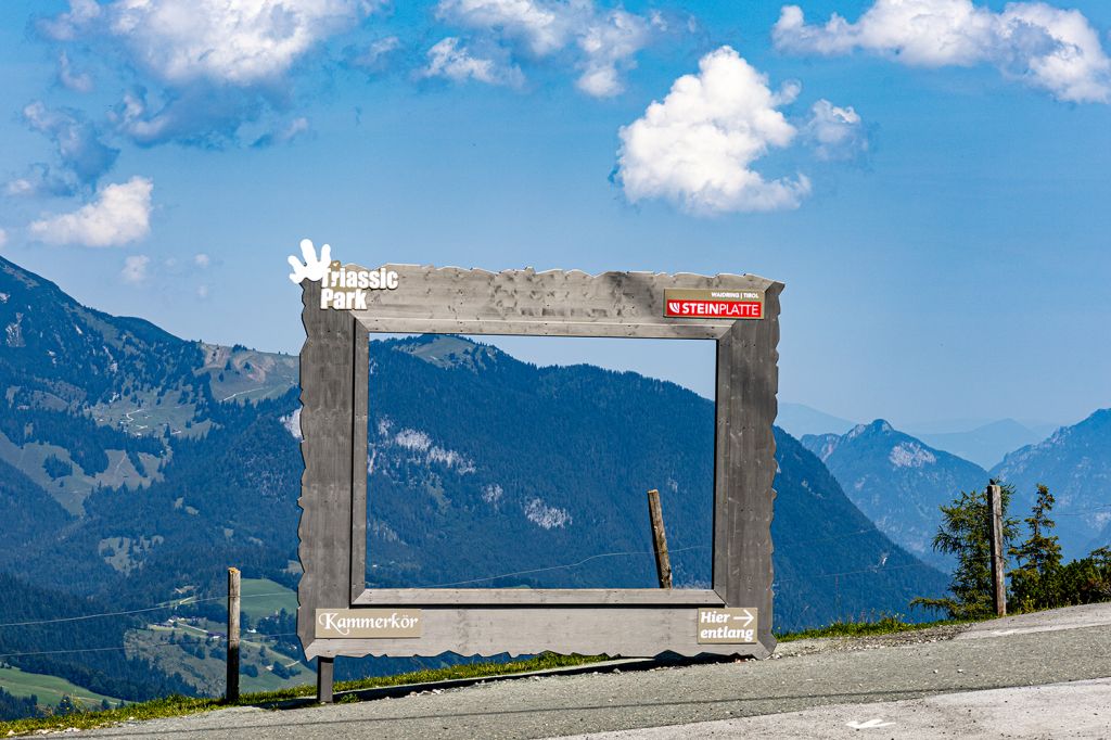 Bilderrahmen Waidring - Nicht verpassen solltest Du ein Foto im Bilderrahmen. Wenn Du aus der Gondelbahn aussteigst, findest Du ihn direkt links. - © alpintreff.de - Silke Schön Bilderrahmen Waidring - Nicht verpassen solltest Du ein Foto im Bilderrahmen. Wenn Du aus der Gondelbahn aussteigst, findest Du ihn direkt links. - © alpintreff.de - Silke Schön