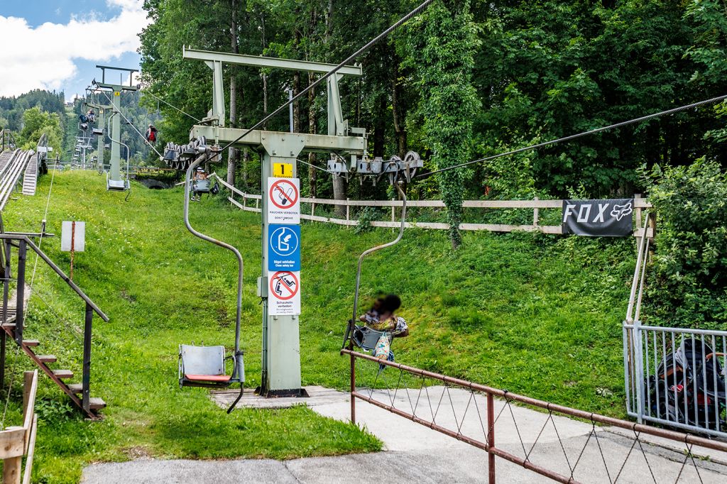 Sesselbahn Windischgarsten - Während der gemächlichen, circa sieben Minuten langen Fahrt überwindest Du 235 Höhenmeter. - © alpintreff.de - Christian Schön