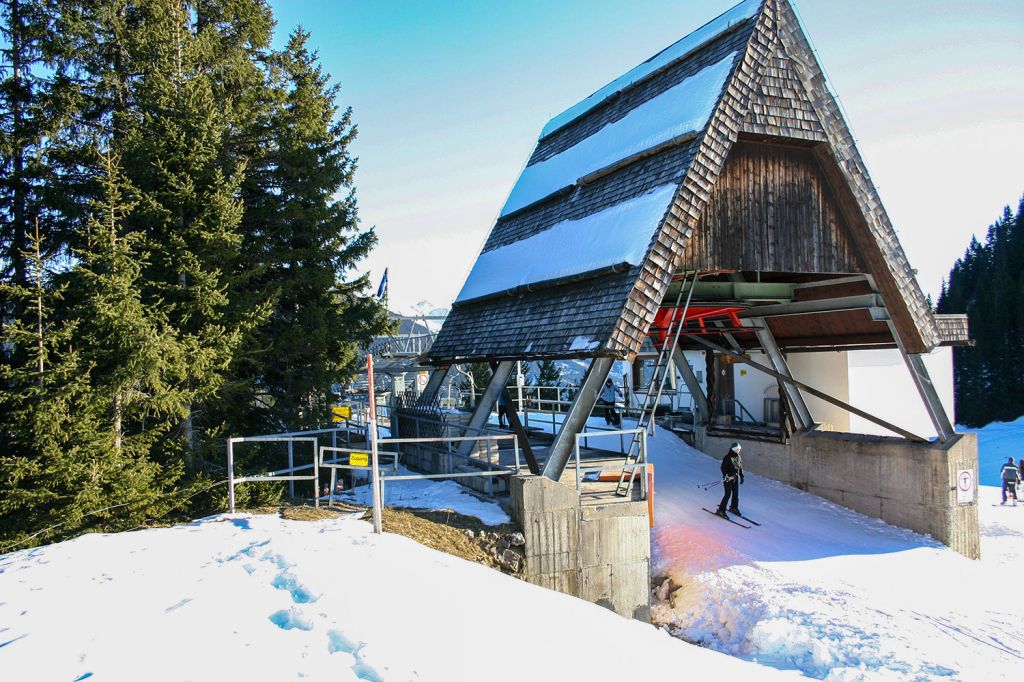 Der Ausstieg - Oben angekommen, konntest Du so aus dem Lift aussteigen und mit den Skiern losfahren. - © alpintreff.de - Christian Schön