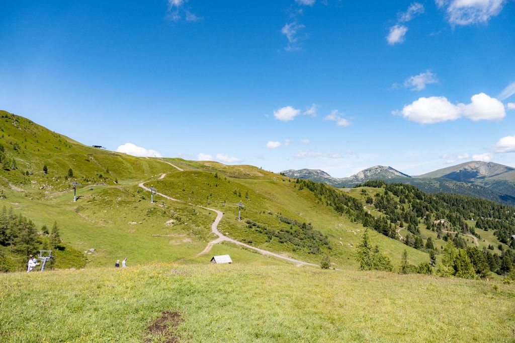 Oben auf dem Berg - Nach der Fahrt mit der Panoramabahn eröffnet sich ein schönes Panorama. - © alpintreff.de - Silke Schön