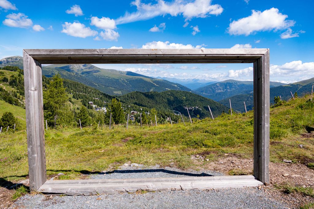 Fotopoint - Der Fotopoint darf nicht fehlen! Hier ist es ein überdimensionaler Holzrahmen. - © alpintreff.de - Silke Schön