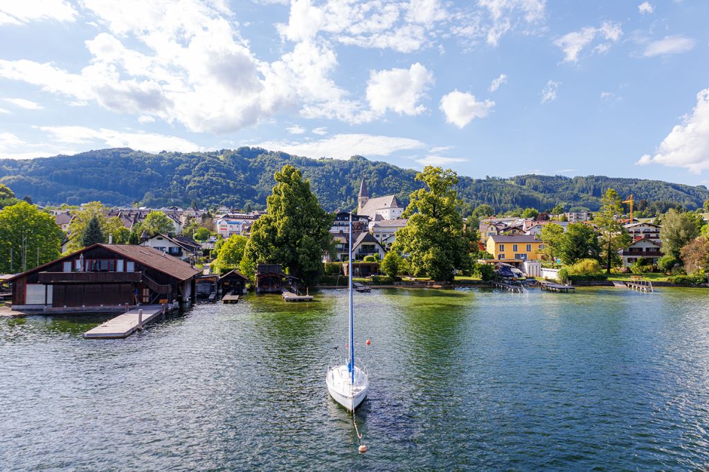 Altmünster am Traunsee - Blick auf Altmünster am Westufer des Traunsees. - © alpintreff.de - Christian Schön