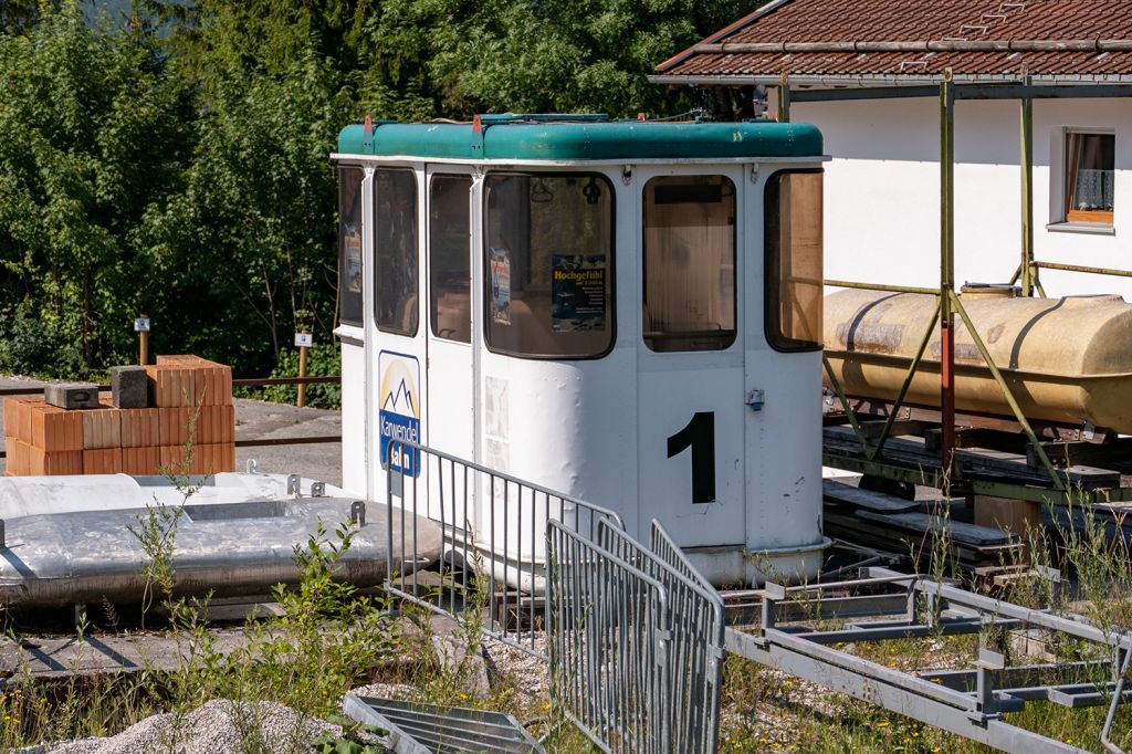 Alte Gondel der Karwendelbahn - Bis 2011 waren diese Gondeln der Karwendelbahn im Einsatz. - © alpintreff.de - Christian Schön