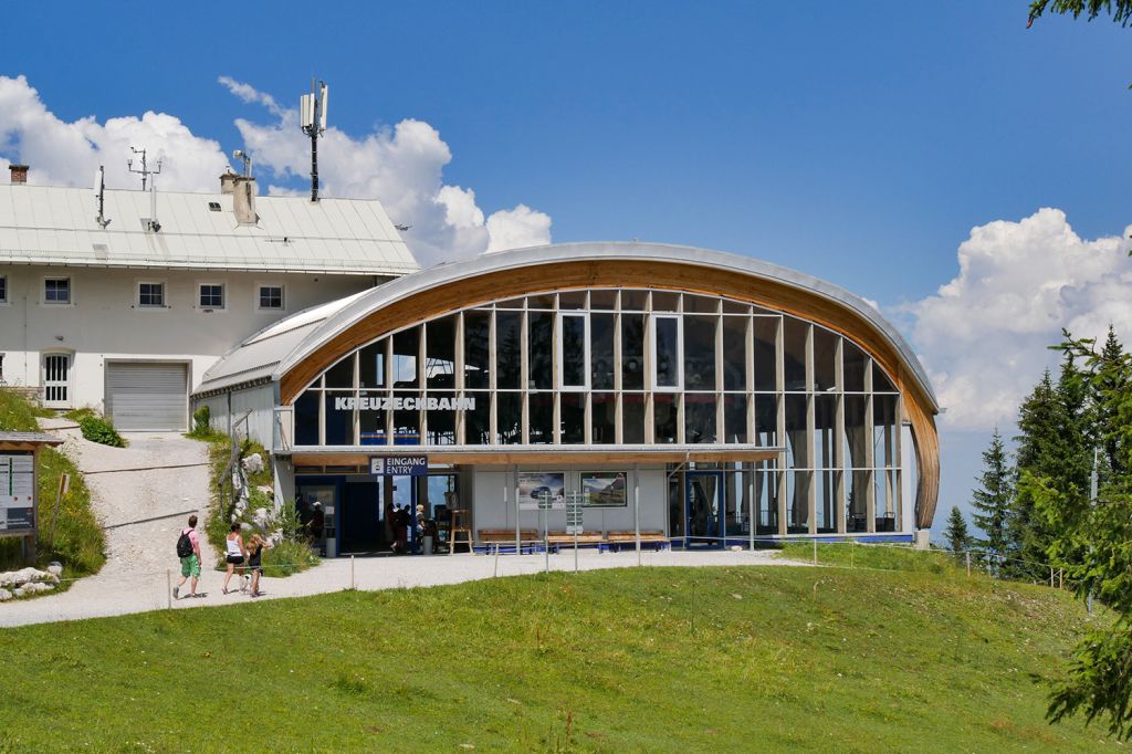 Bergstation Kreuzeckbahn - Die Bergstation erreichst Du nach einer ungefähr 6-minütigen Fahrt mit der Kreuzeckbahn. - © alpintreff.de - Christian Schön