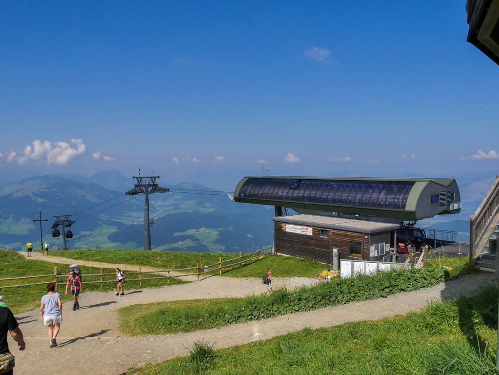 Salvenbahn II - Bergstation - Ausblick über die Bergstation in Richtung Kelchsau - © alpintreff.de / christian Schön