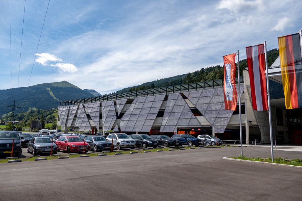 Parkhaus Schlossalmbahn Bad Hofgastein - Die Talstation der Schlossalmbahn in Bad Hofgastein bietet einen Parkplatz sowie ein eigenes Parkhaus. - © alpintreff.de - Christian Schön