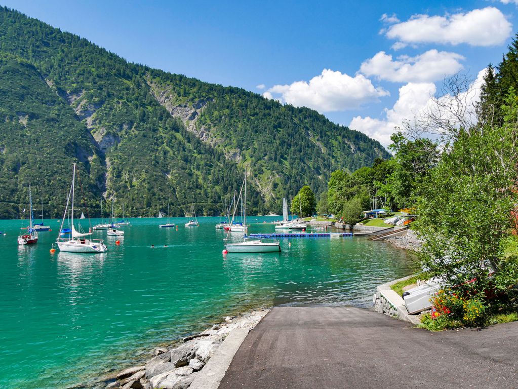Achensee - Tirol - Segeln ist auf dem Achensee natürlich ebenfalls beliebt.  - © alpintreff.de - Christian Schön