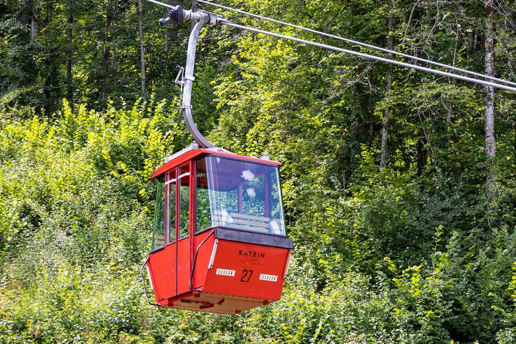 Eine der 40 Gondeln - Die Katrin-Seilbahn wurde im Jahr 1978 vom Hersteller Girak gebaut und fährt seitdem beständig auf die Katrin und zurück. - © alpintreff.de - Christian Schön Eine der 40 Gondeln - Die Katrin-Seilbahn wurde im Jahr 1978 vom Hersteller Girak gebaut und fährt seitdem beständig auf die Katrin und zurück. - © alpintreff.de - Christian Schön