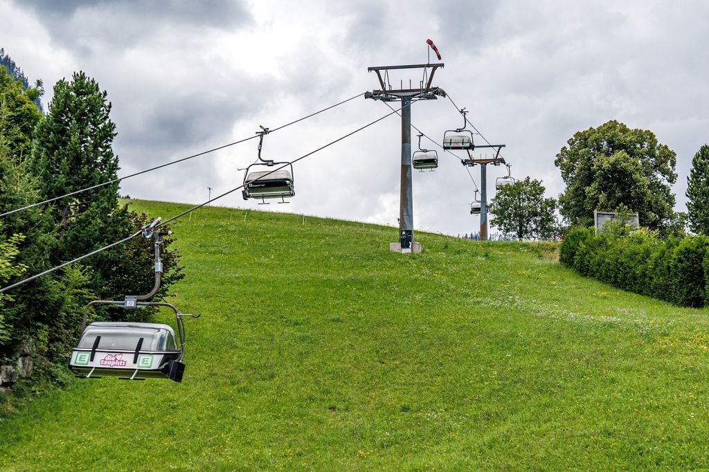 Sesselbahn Tauplitzalm - Die Zubringerbahnen Tauplitz 1 und Tauplitz 2 sind dei einzigen Anlagen auf der Tauplitzalm, die auch im Sommer geöffnet sind. Das herrliche Almgebiet ist damit aber auch zur warmen Jahreszeit direkt vom Tauplitzer Ortsrand aus bequem zu erreichen. - © alpintreff.de - Christian Schön Sesselbahn Tauplitzalm - Die Zubringerbahnen Tauplitz 1 und Tauplitz 2 sind dei einzigen Anlagen auf der Tauplitzalm, die auch im Sommer geöffnet sind. Das herrliche Almgebiet ist damit aber auch zur warmen Jahreszeit direkt vom Tauplitzer Ortsrand aus bequem zu erreichen. - © alpintreff.de - Christian Schön