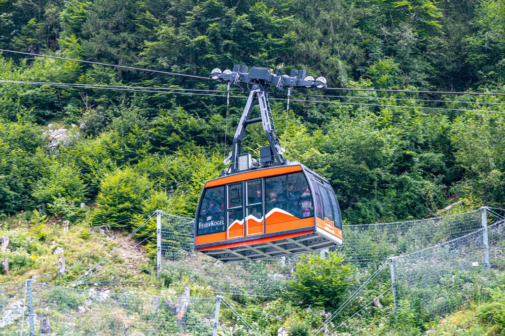 Feuerkogelbahn in Ebensee - Seit 1985 bringt die Großkabinen-Pendelbahn die Gäste auf den Feuerkogel. - © alpintreff.de - Christian Schön