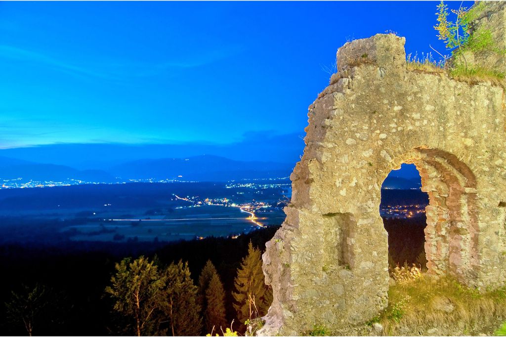 Alt, aber gut in Schuss - Bereits 1142 gab es die erste Erwähnung, damals war sie vermutlich noch keine Ruine. ;-) Unbewohnt ist sie seit mehreren hundert Jahren.  - © Region Villach Tourismus, Adrian Hipp