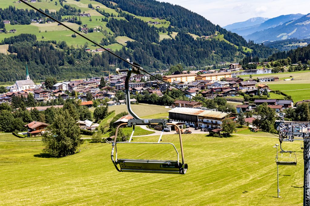 Aussicht auf Kirchberg - Die Aussicht auf Kirchberg und die Kitzbüheler Alpen wird mit zunehmender Höhe schöner. :-) - © alpintreff.de - Silke Schön Aussicht auf Kirchberg - Die Aussicht auf Kirchberg und die Kitzbüheler Alpen wird mit zunehmender Höhe schöner. :-) - © alpintreff.de - Silke Schön