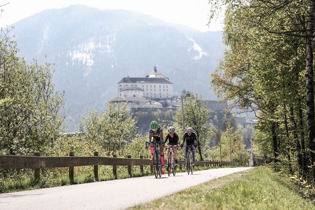 Hoch oben - Die Festung Kufstein liegt gut sichtbar auf einem Hügel. - © TVB Kufsteinerland, Sportfotograf