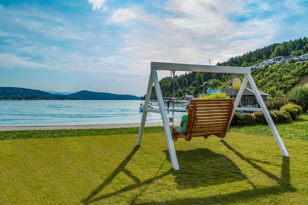 Slow Trails sind zum entschleunigen da - Die Aussicht auf den Wörthersee...  - © Wörthersee Tourismus, fatzi.at