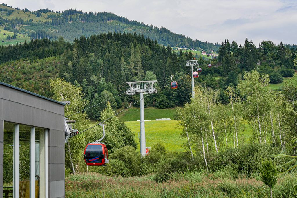 Anschluss an KitzSki - Mit der Panoramabahn Kitzbüheler Alpen wurde auch das Pinzgau - insbesondere das touristische Schwergewicht Mittersill - an das Skigebiet Kitzbühel angebunden.
 - © alpintreff.de - Christian Schön
