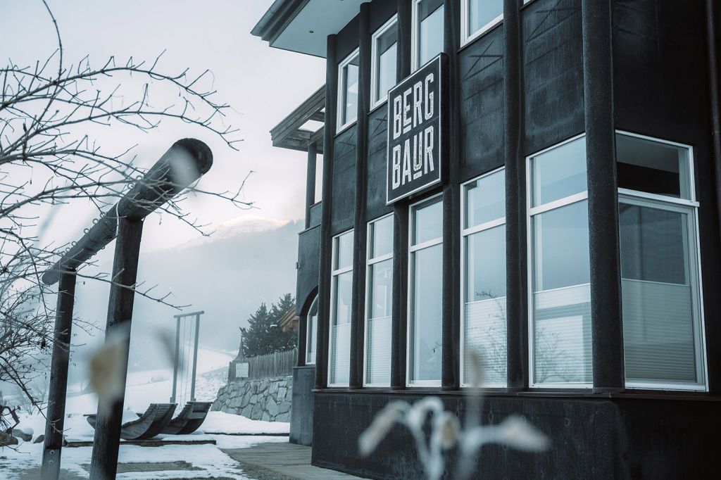 Hotel BergBaur - Neukirchen am Großvenediger - Egal ob Naturfreaks, Tagträumer, Liebespaare, Globetrotter, Faultiere, Wochenend-Genießer, Durchreisende, Wohnmobil-Fans, Bergliebhaber, Sternegucker oder auch ganz normale Familienmenschen – beim BergBaur sind alle willkommen, die mit einer Prise Abenteuerlust ausgestattet sind und es herzlich mögen. - © Verwolf, Hotel BergBaur Hotel BergBaur - Neukirchen am Großvenediger - Egal ob Naturfreaks, Tagträumer, Liebespaare, Globetrotter, Faultiere, Wochenend-Genießer, Durchreisende, Wohnmobil-Fans, Bergliebhaber, Sternegucker oder auch ganz normale Familienmenschen – beim BergBaur sind alle willkommen, die mit einer Prise Abenteuerlust ausgestattet sind und es herzlich mögen. - © Verwolf, Hotel BergBaur