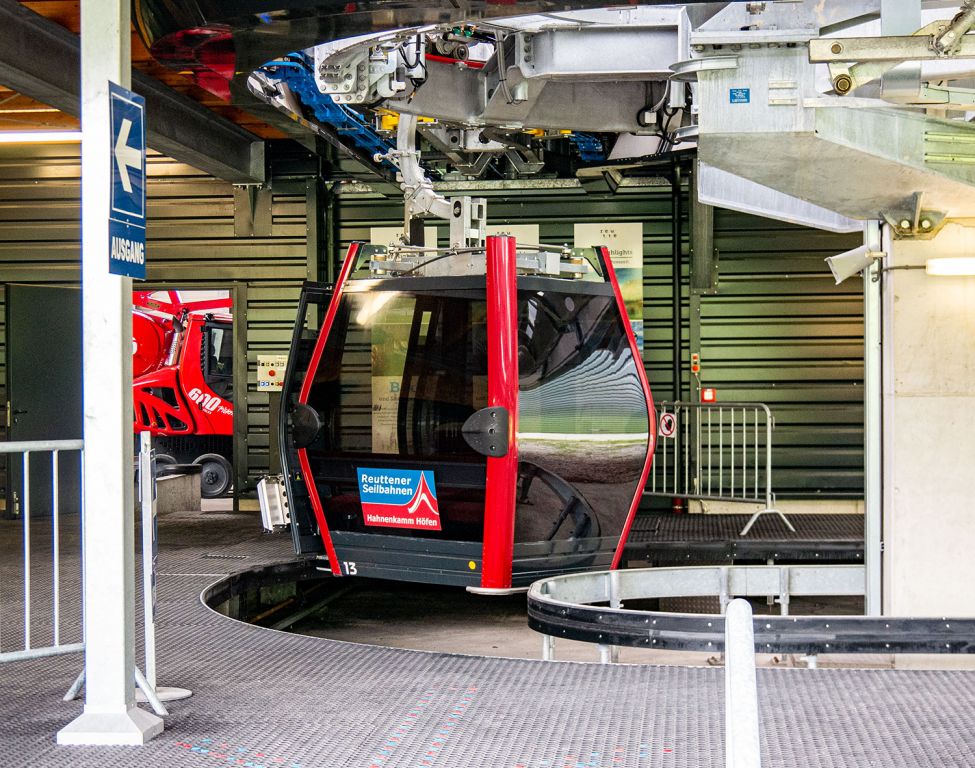 Einsteigen bitte - Pro Gondel können acht Personen gleichzeitig transportiert werden. - © alpintreff.de - Christian Schön