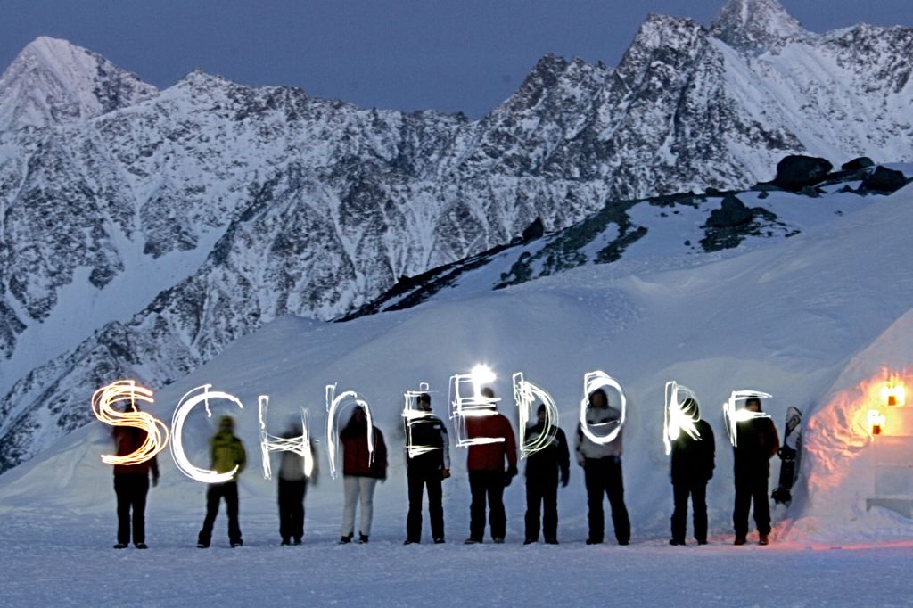 Schneedorf - Igludorf - Skigebiet Hochoetz im Ötztal - Ein recht ungewöhnliches und eiskaltes Dorf findest Du im Ötztal.Und zwar ein Igludorf.  - © schneedorf.com