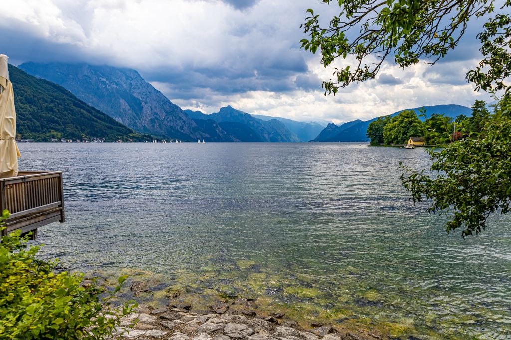 Traunsee - Traunsee-Almtal - Fotos - Mit der Fläche von knapp 25 Quadratkilometern ist der Traunsee im Salzkammergut (Oberösterreich) ungleich größer als der Hallstätter See. - © alpintreff.de - Christian Schön