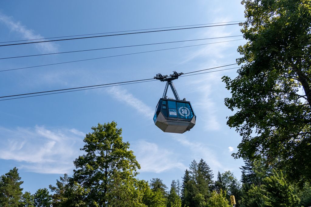 BekanntesAusflugsziel in Mittenwald - Großkabine der Karwendelbahn. - © alpintreff.de - Christian Schön