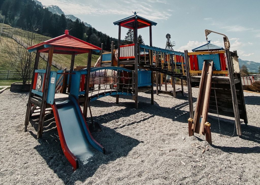 Freizeitpark Zahmer Kaiser - Walchsee - Viele bunte Spielgeräte möchten entdeckt werden. - © Freizeitpark Zahmer Kaiser