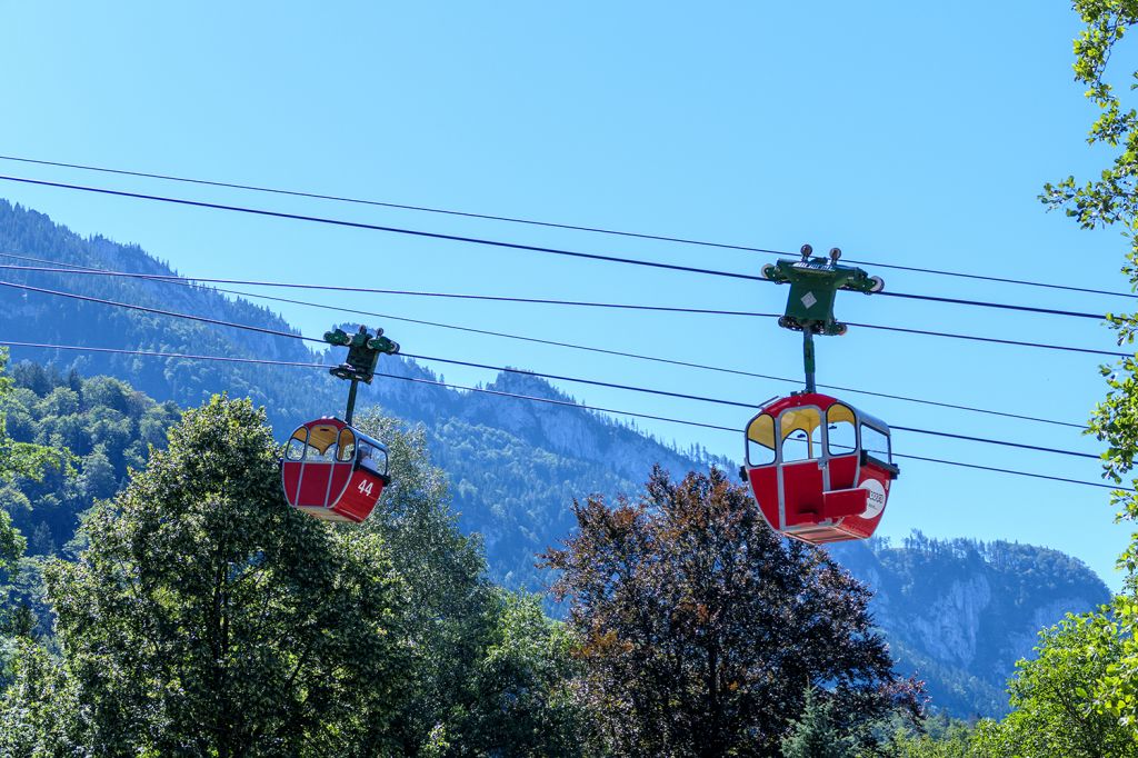 Ersetzen? - Die Kampenwandbahn fährt zuverlässig, ist aber veraltet und nicht barrierefrei. Über einen Neubau wird seit Jahren verhandelt, es gibt jedoch Bedenken, ob die Region einem möglichen Besucheransturm gewachsen ist (Stand 2021). - © alpintreff.de - Christian Schön