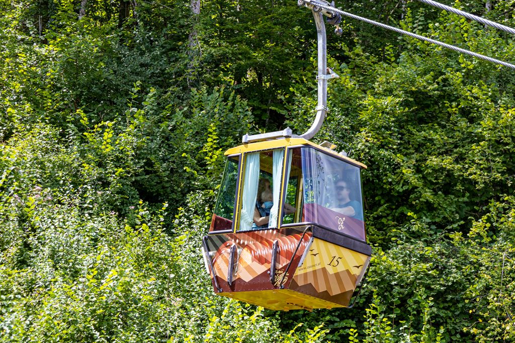 Katrin-Seilbahn in Bad Ischl - Die Saisonzeit für den Sommer beginnt an der Katrin früh und endet spät. Im Regelfall beginnt man Ende März und fährt bis Mitte November.  - © alpintreff.de - Christian Schön