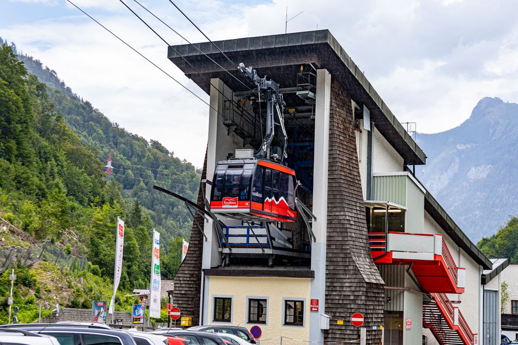 Streckenlänge Feuerkogel Pendelbahn - Die Streckenlänge der Feuerkogel Pendelbahn beträgt 2.917 Meter. Während der circa 5-minütigen Fahrt überwindest Du 1.110 Höhenmeter. - © alpintreff.de - Christian Schön