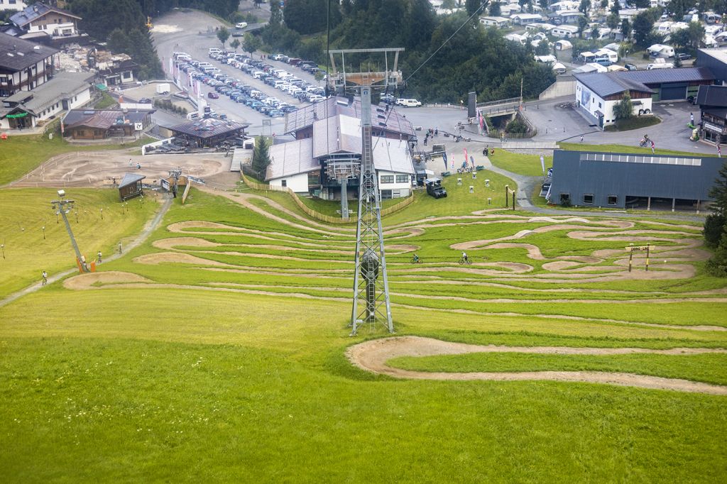 Aus der Gondel - Bei der Fahrt nach unten mit der Streubödenbahn präsentieren sich die Hänsn Line und die Obling Line so. - © alpintreff.de - Silke Schön