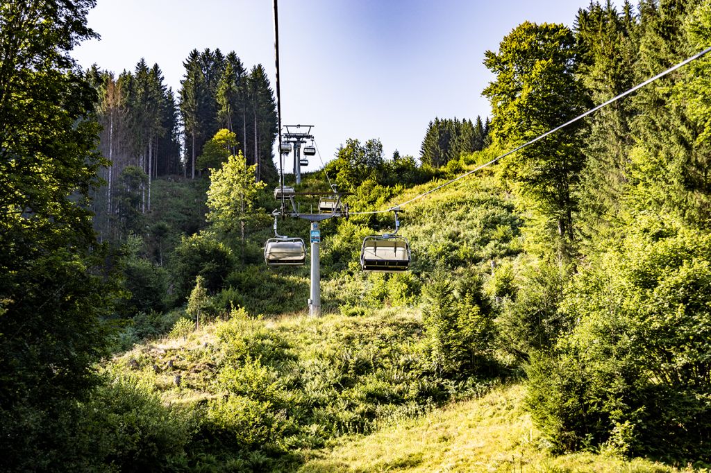Astbergbahn Strecke - Die Streckenlänge beträgt 1.500 Meter. Dabei überwindest Du 470 Höhenmeter.  - © alpintreff.de - Silke Schön