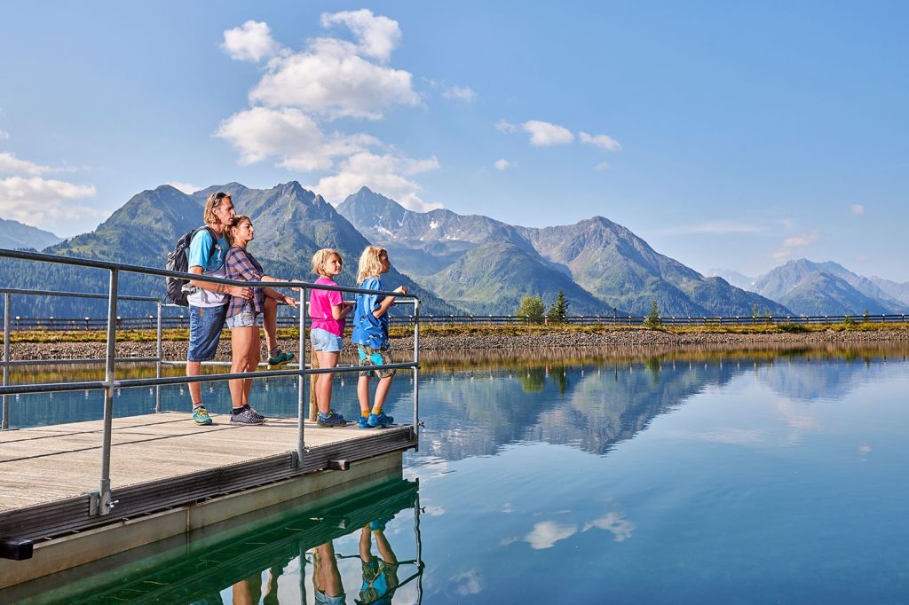 Sunny Mountain Erlebnispark - Kappl - Hinauf geht´s mit der Diasbahn und schon stehst Du mitten im Kinder-Paradies.  - © TVB Paznaun-Ischgl