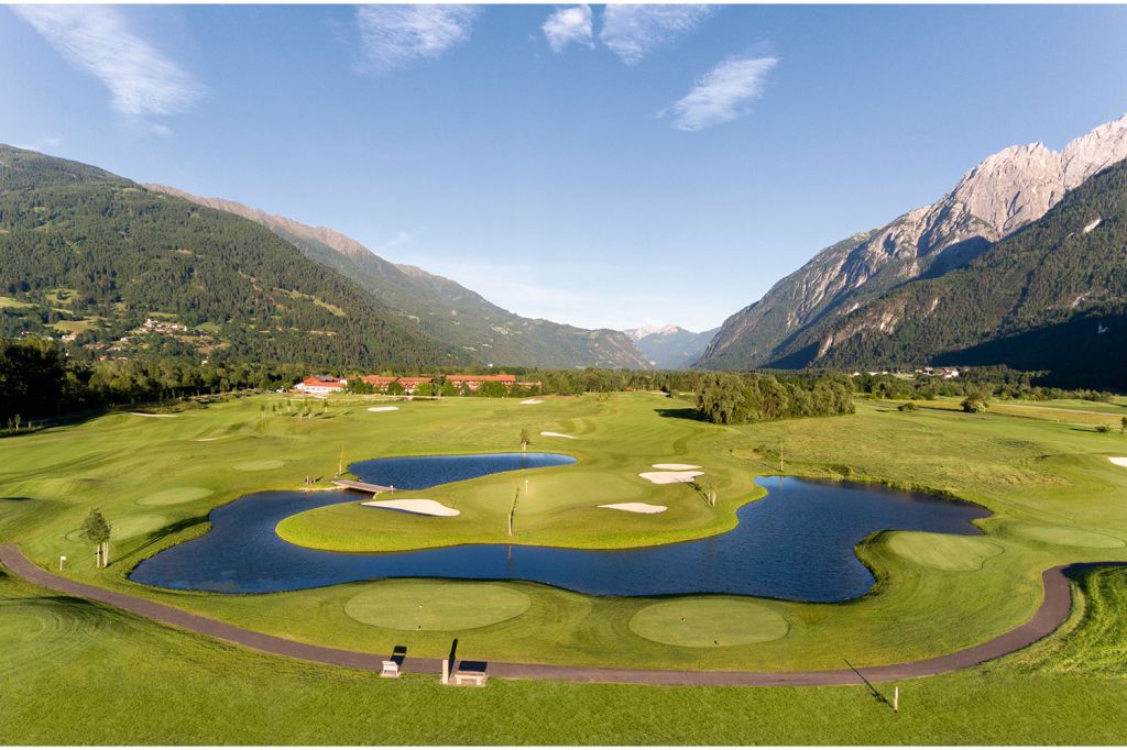 Aufgeteilt auf zwei Parcours - Er besteht aus zwei 18-Loch-Meisterschaftskursen auf überwiegend flachem Gelände.  - © Dolomitengolf, Martin Lugger