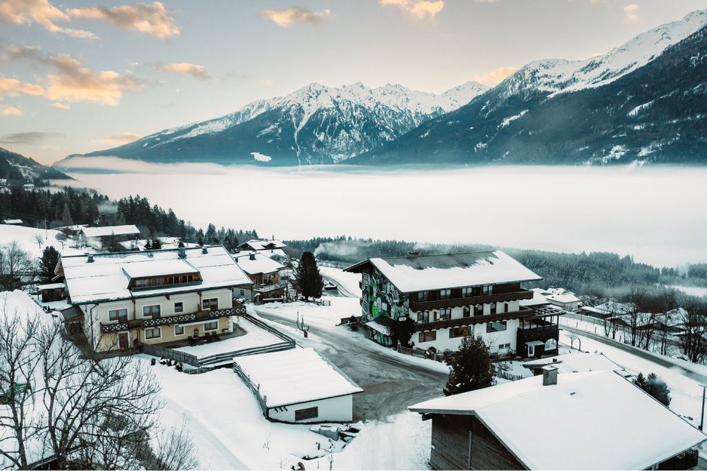 Hotel BergBaur - Neukirchen am Großvenediger - Das außergewöhnliche Crazy-Farming-Hotel BergBaur findest Du in Neukirchen am Großvenediger im Nationalpark Hohe Tauern - mit direktem Blick auf den Großvenediger. - © Verwolf, Hotel BergBaur Hotel BergBaur - Neukirchen am Großvenediger - Das außergewöhnliche Crazy-Farming-Hotel BergBaur findest Du in Neukirchen am Großvenediger im Nationalpark Hohe Tauern - mit direktem Blick auf den Großvenediger. - © Verwolf, Hotel BergBaur