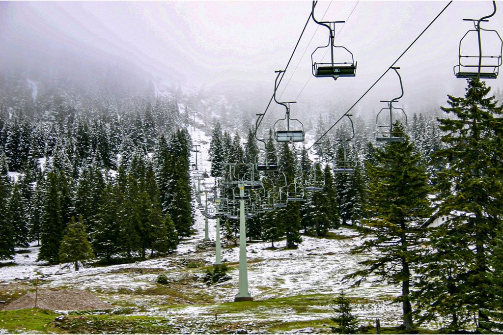 Sesselbahn Issentalkopf - Ehrwald - Tiroler Zugspitz Arena - Die Doppelsesselbahn Issentalkopf ist eine ehemalige Sesselbahn im Skigebiet Ehrwalder Alm in der Tiroler Zugspitzarena.  - © alpintreff.de - Christian Schön