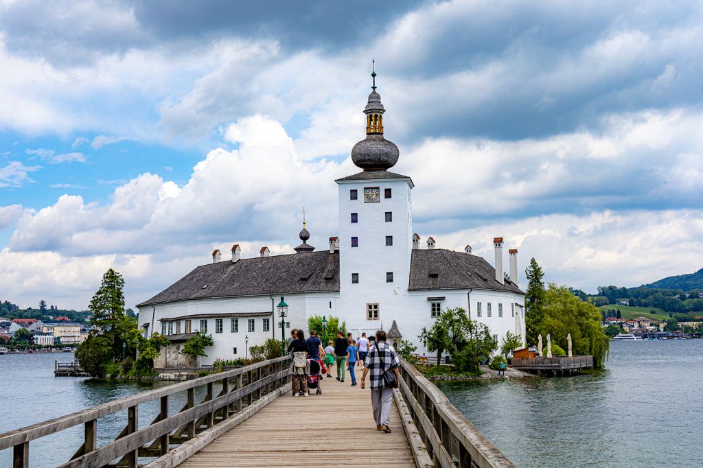 Seeschloss Ort am Traunsee - Ein sehr bekanntes Bauwerk am Traunsee ist das Seeschloss Ort in Gmunden. - © alpintreff.de - Christian Schön Seeschloss Ort am Traunsee - Ein sehr bekanntes Bauwerk am Traunsee ist das Seeschloss Ort in Gmunden. - © alpintreff.de - Christian Schön