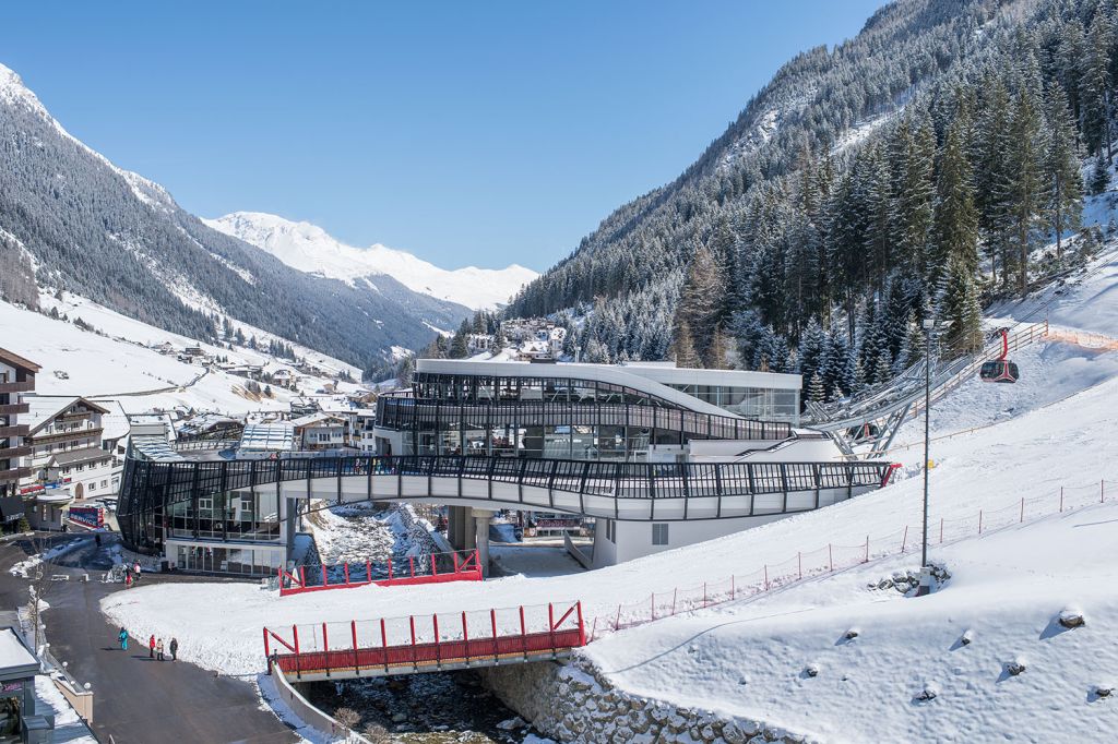 3S Pardatschgratbahn in Ischgl - Alle Sitzplätze verfügen über eine Heizung, die während der gesamten Fahrt beheizt wird. Eine Weltneuheit im Jahr 2014. - © TVB Paznaun - Ischgl