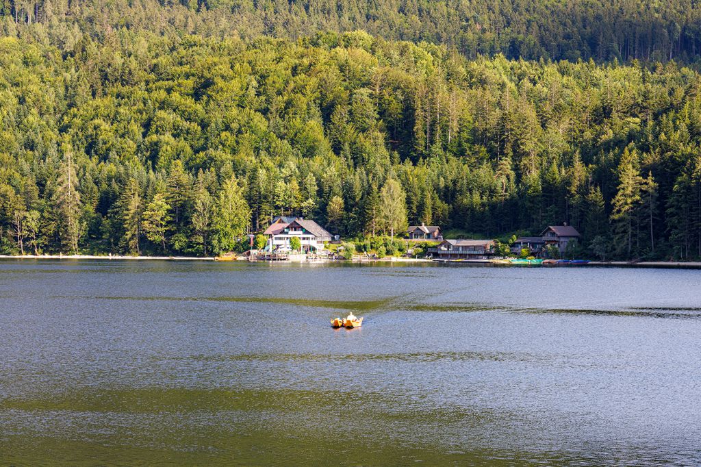 Bilder vom Altausseer See im Sommer - Am See gibt es eine Schifffahrt sowie einen Bootsverleih. - © alpintreff.de - Christian Schön