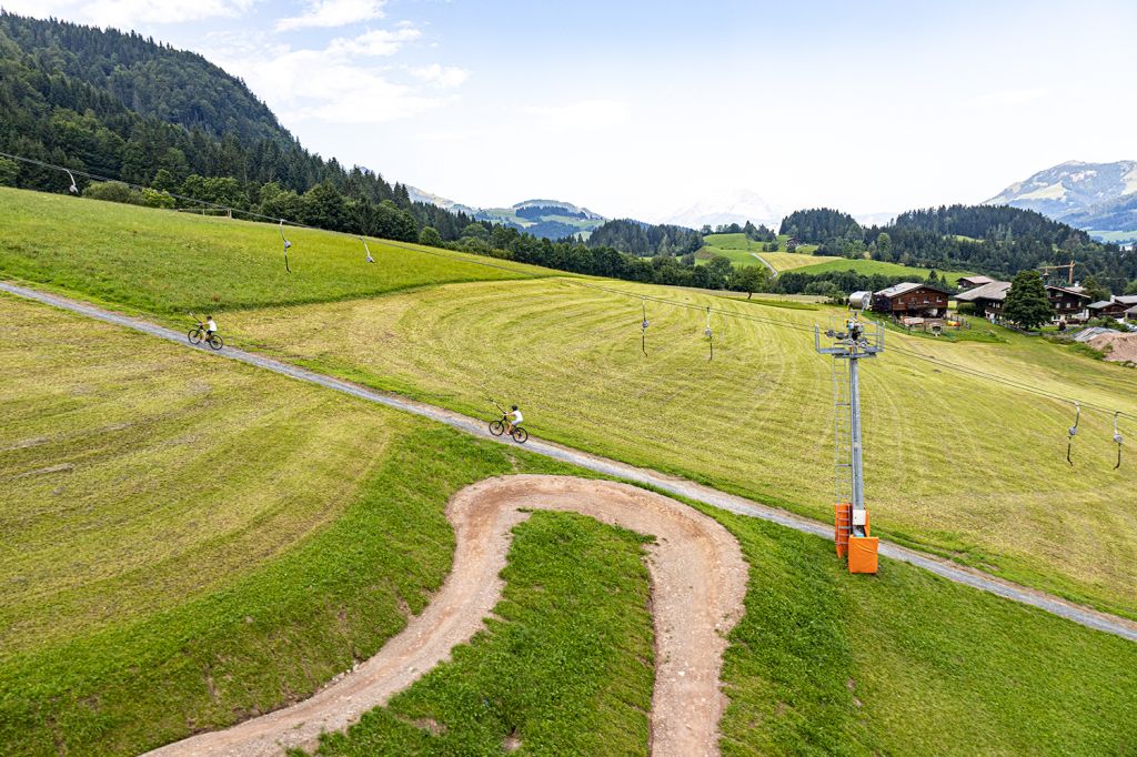 Ziehen lassen - Hinauf geht es entwedet mit eigener Muskelkraft oder mit dem umgebauten Oblingleiten-Lift. - © alpintreff.de - Silke Schön