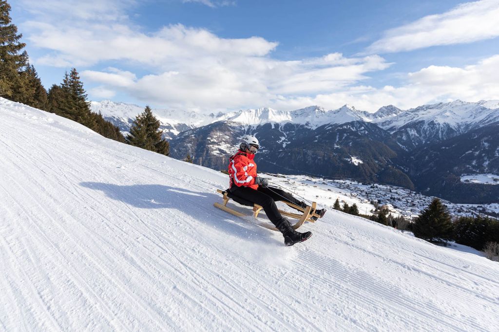 Rodeln in Fiss - Dort beginnt das vier Kilometer lange Abenteuer. Ziel ist 440 Höhenmeter später die Talstation (dort kannst Du übrigens auch die Rodel ausleihen).  - © Serfaus-Fiss-Ladis Marketing GmbH, Andreas Kirschner