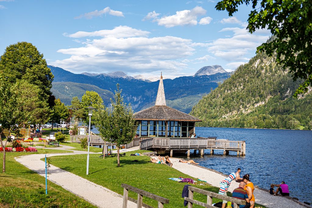 Bilder vom Grundlsee in der Steiermark - Der Musikpavillon am Ufer des Grundlsees. Dort befindet sich auch eine Anlegestelle der Schifffahrt. - © alpintreff.de - Christian Schön