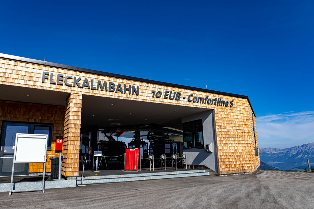 Bergstation der Fleckalmbahn - Du bist ungefähr 10 Minuten mit der Einseilumlaufbahn unterwegs.  - © alpintreff.de - Silke Schön