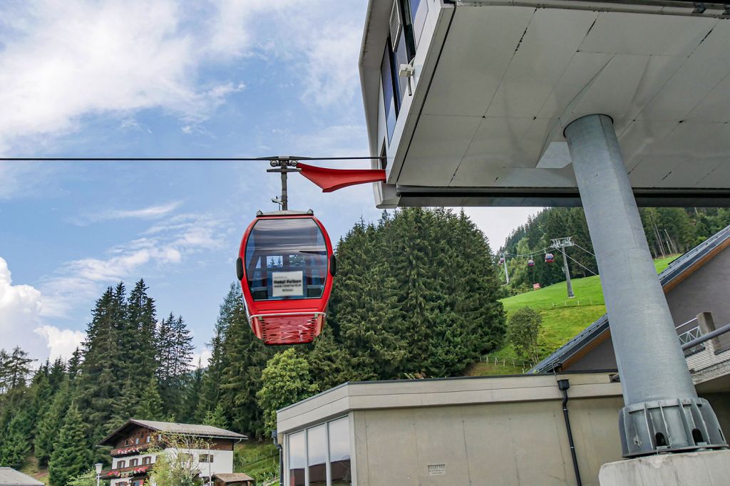 Gondelfrühstück in der Panoramabahn - Hier ein Bild an der Mittelstation. In der Panoramabahn kannst Du übrigens ein Gondelfrühstück genießen. - © alpintreff.de - Christian Schön